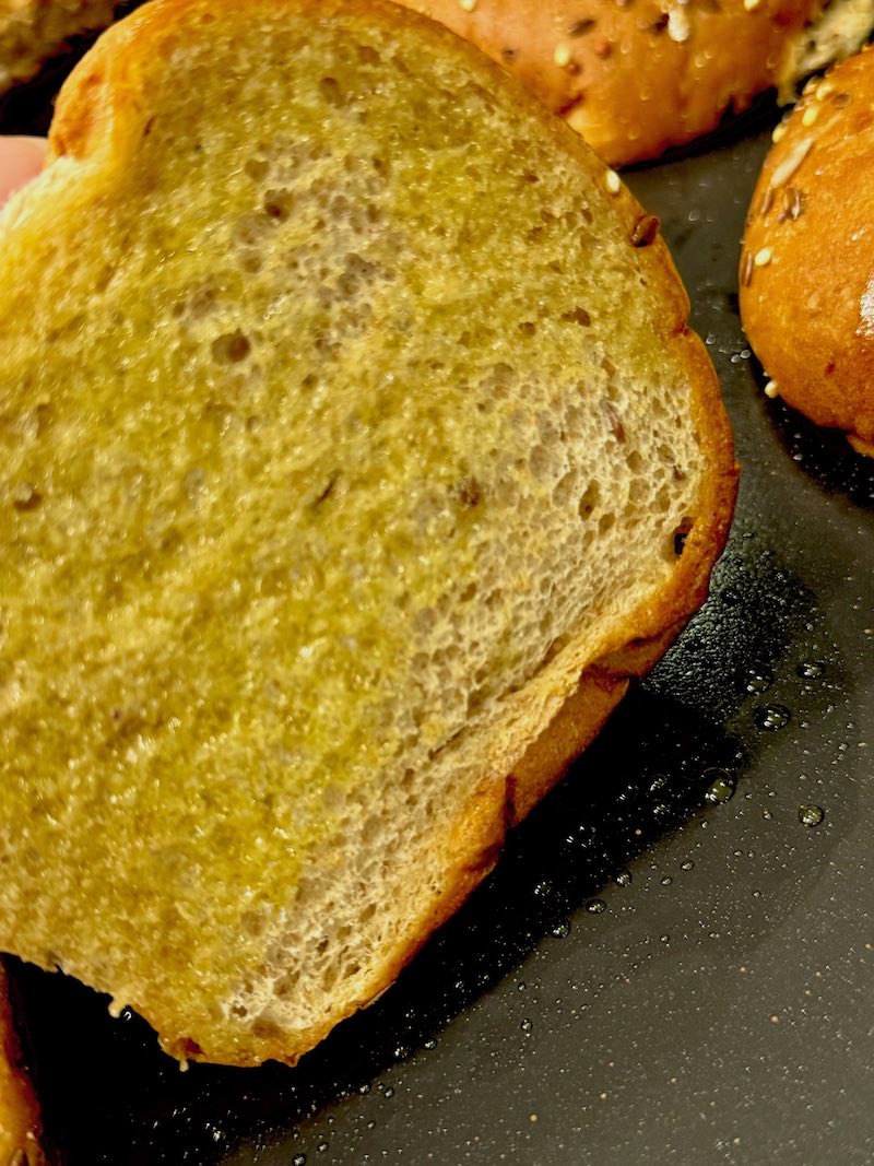 bun with optional oil